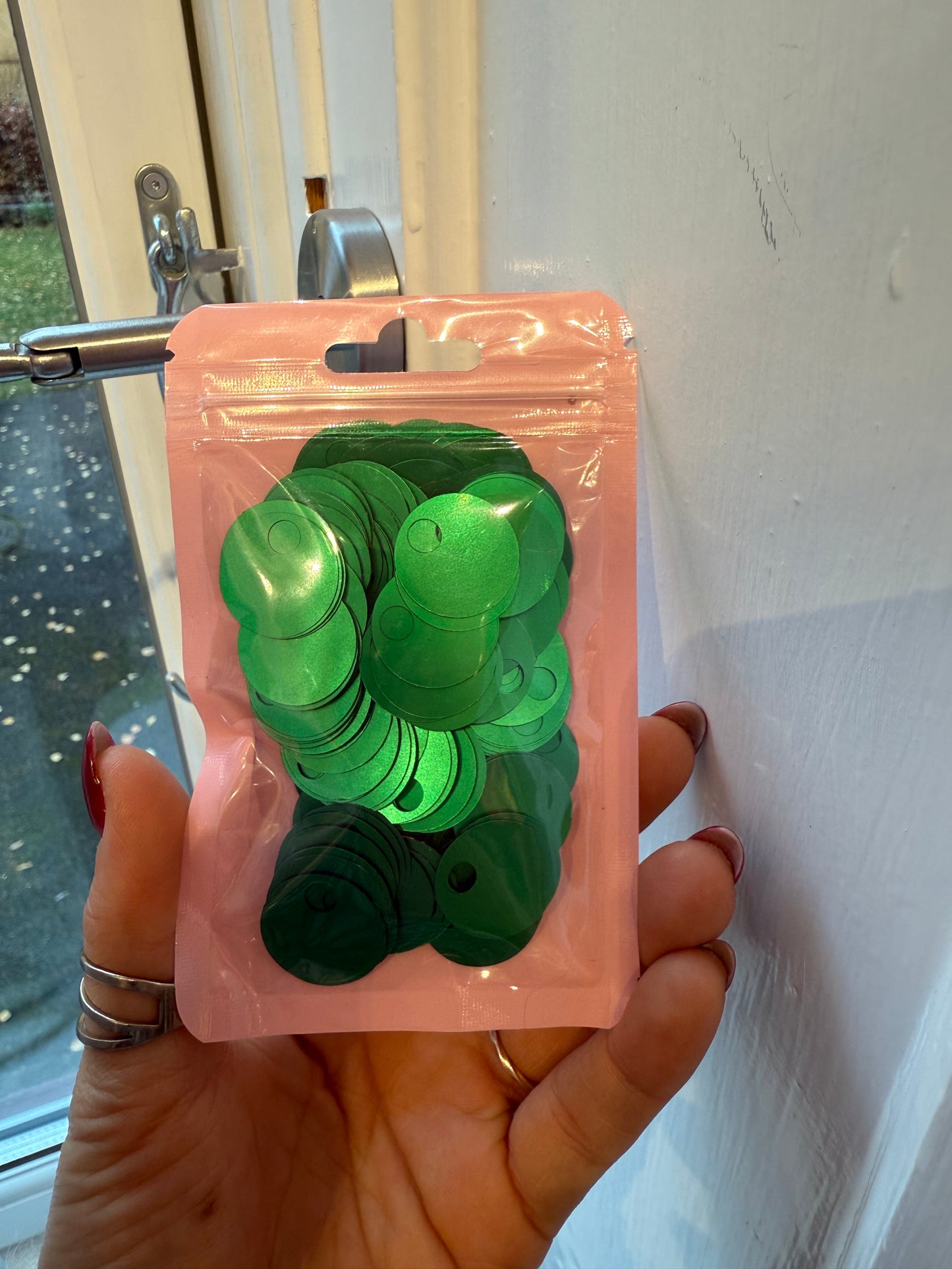 Strikkefeber - Store pallietter med hul